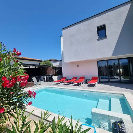 Amethyst, Private Pool With Heating And Salt Water