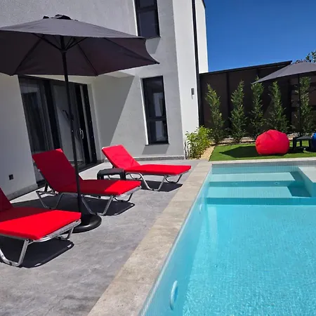 Amethyst, Private Pool With Heating And Salt Water Villa *