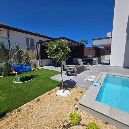 Villa Amethyst, Private Pool With Heating And Salt Water Lozenets