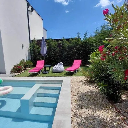Amethyst, Private Pool With Heating And Salt Water 빌라