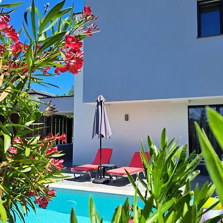 Amethyst, Private Pool With Heating And Salt Water
