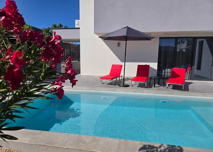 Amethyst, Private Pool With Heating And Salt Water Villa Lozenets