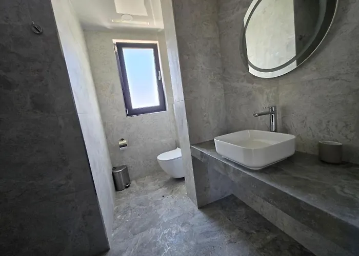 Amethyst, Private Pool With Heating And Salt Water