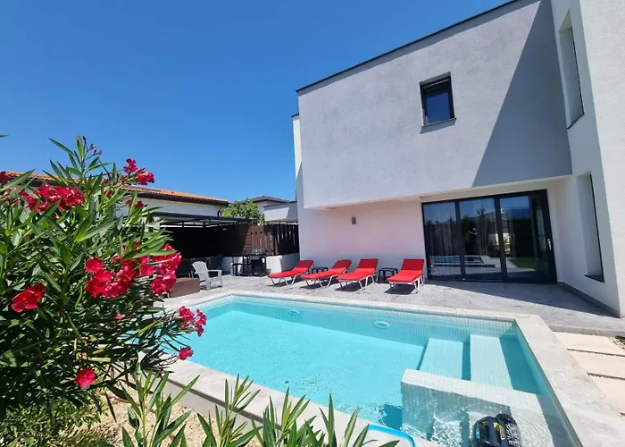 Amethyst, Private Pool With Heating And Salt Water